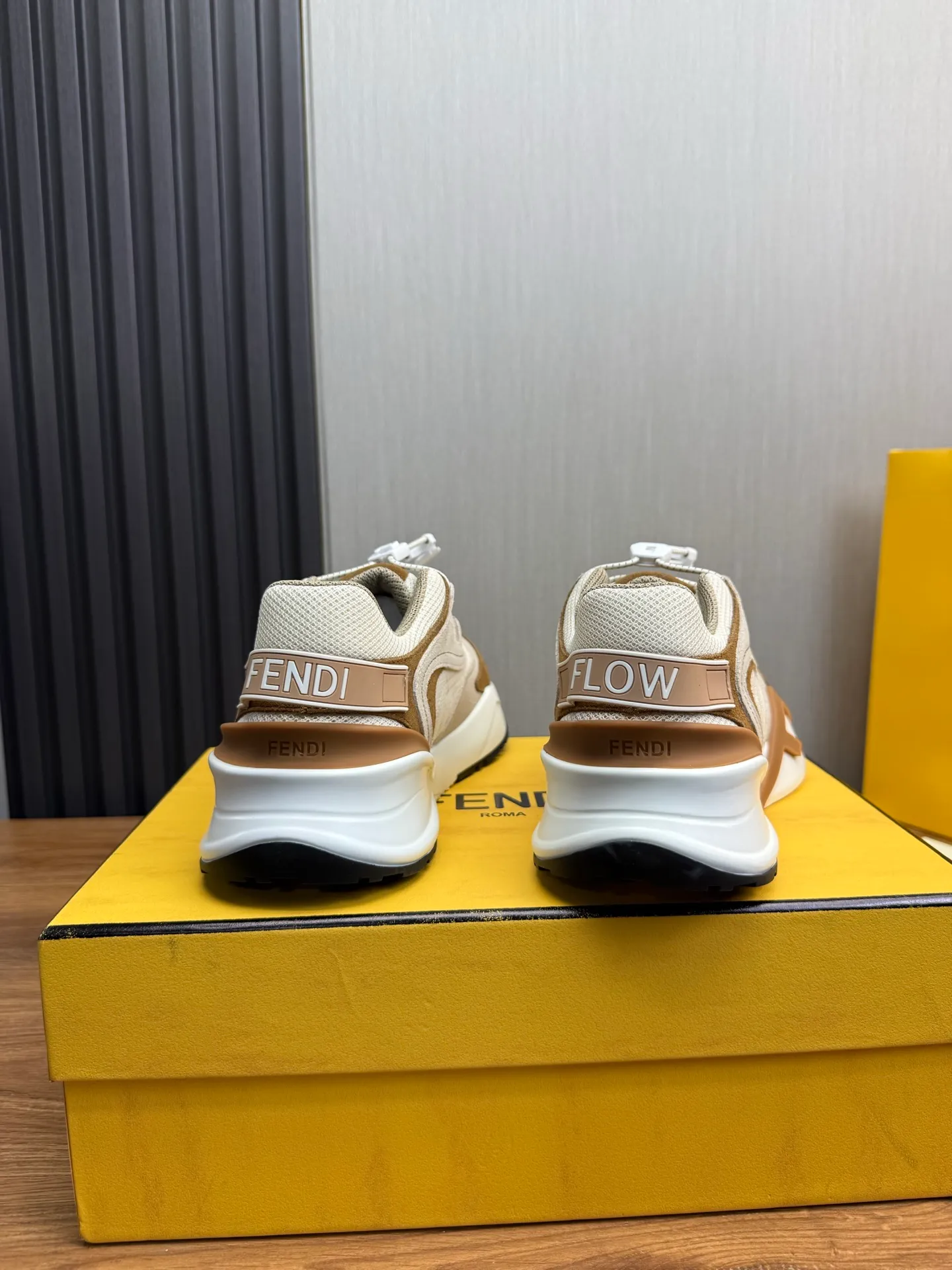 Men's men's shoes 💰560💰 Fendi [Fendi] hot style is on the market 🔥Fashionable casual men's shoes 🔱 Made of original brand fly knit fabric. Original cowhide + breathable mesh lining + sheepskin feet. Perfect shape and top quality, you deserve it 🔜Original rubber outsole, ultra-light, non-slip and wear-resistant 👣 Standard size 38-44